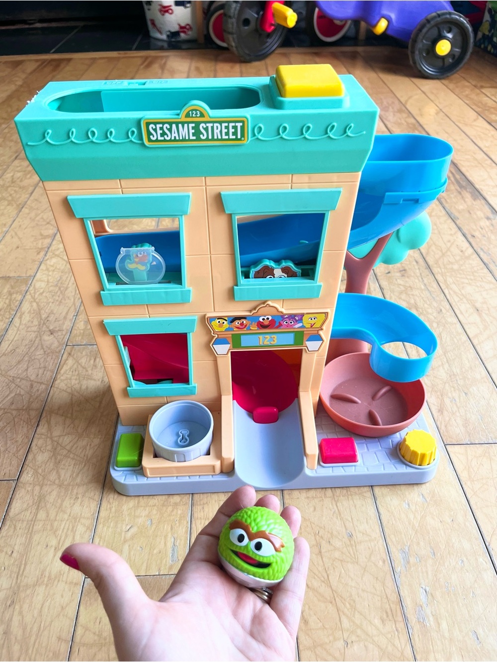 Sesame Street Round the Neighborhood 1 piece Oscar Ball Drop Playset